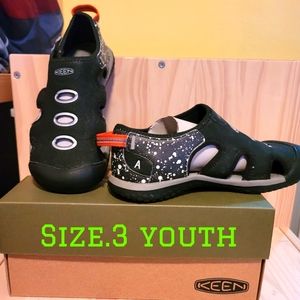 Boys Size. 3 Youth Keen Sandals